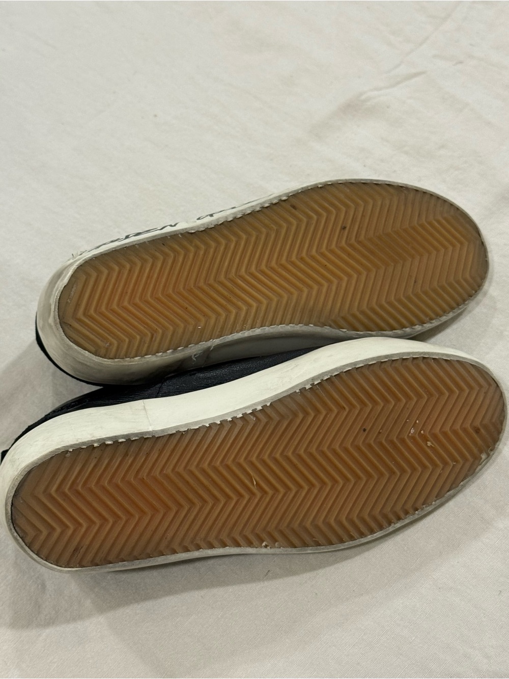 - Golden Goose Mid Star Sneaker in Black BT - Picture 9 of 11